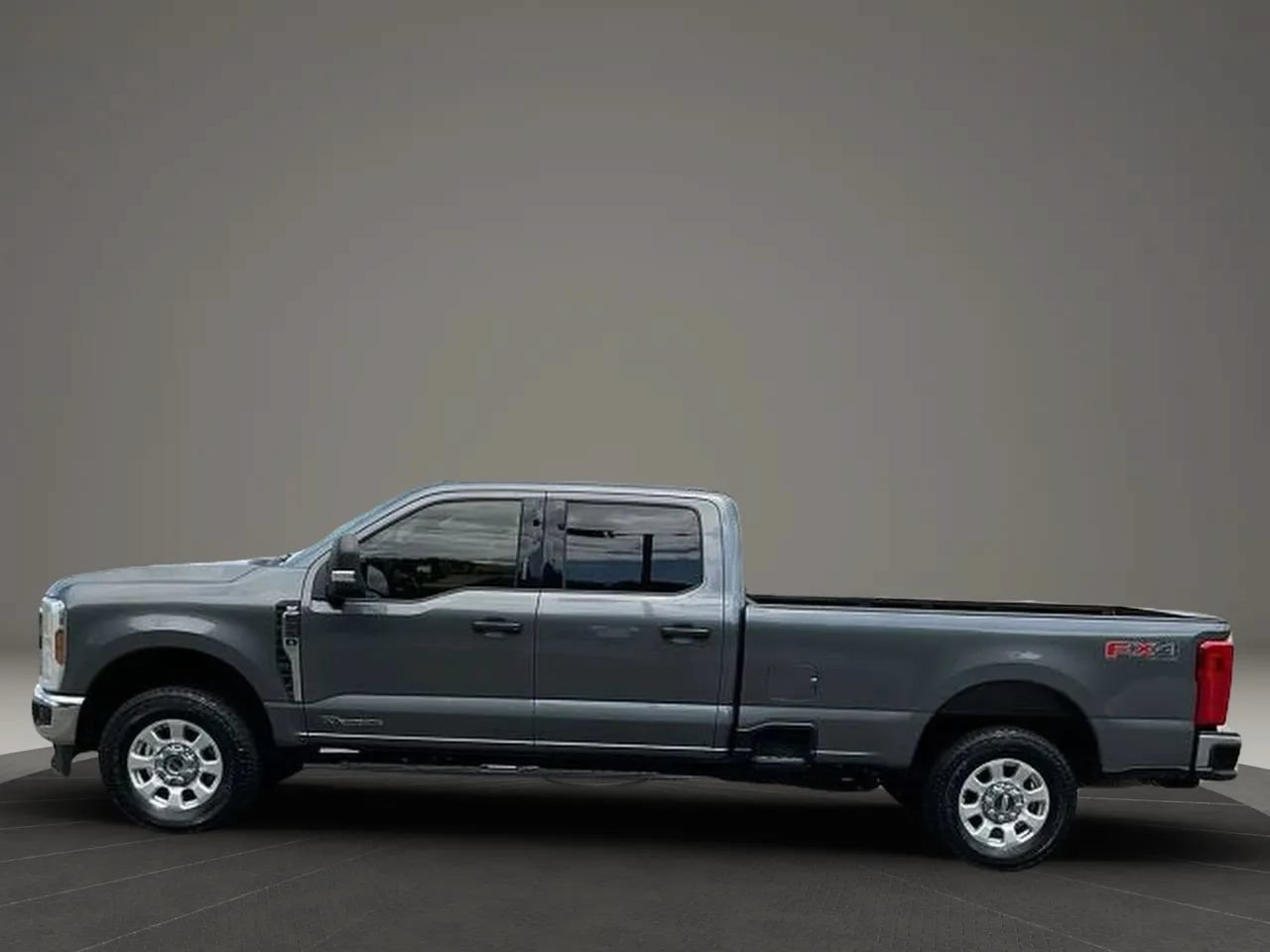 Used 2024 Ford F250 XLT AWD/4WD image 2