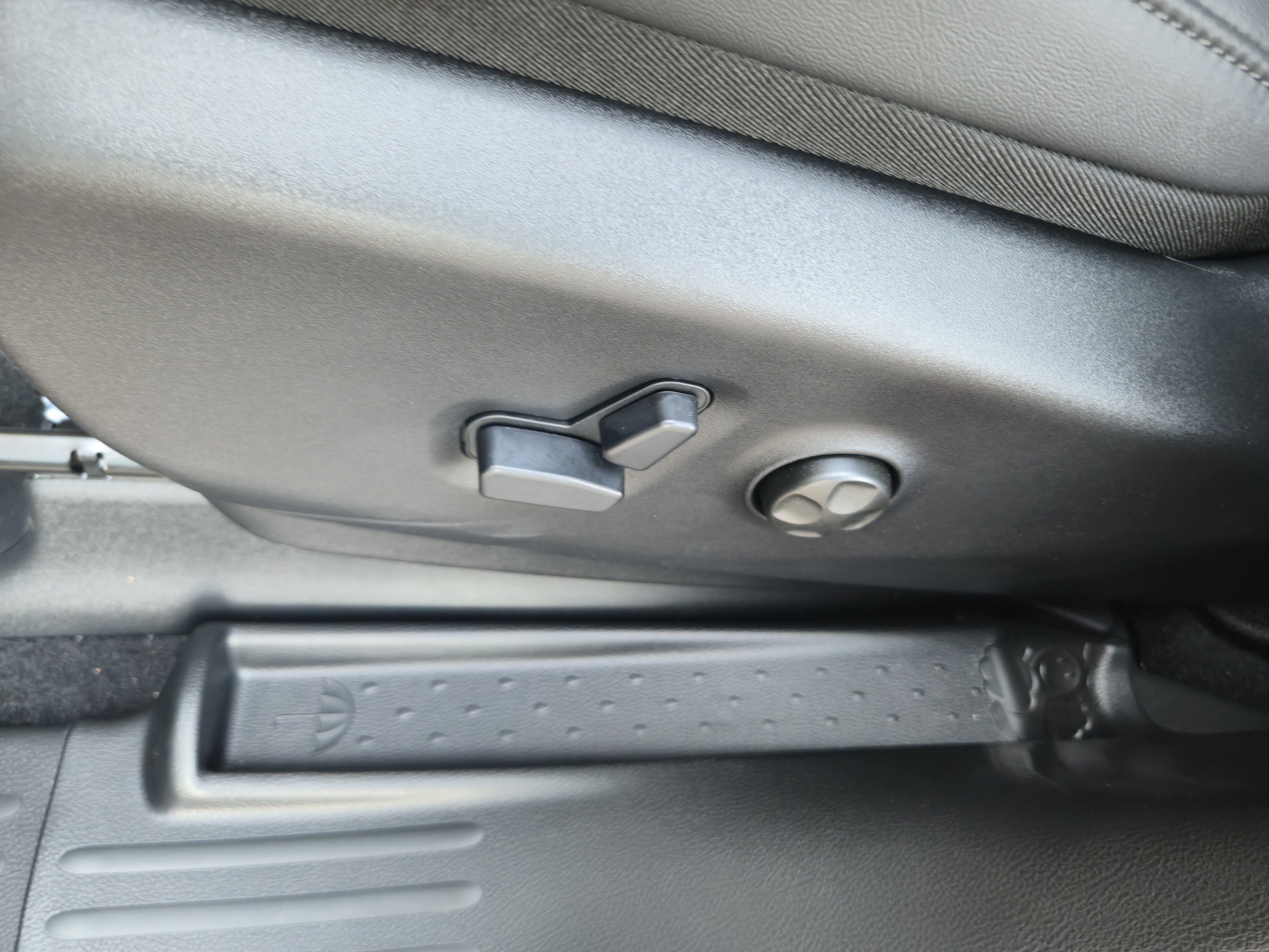 New 2027 Chrysler Pacifica Select FWD image 32