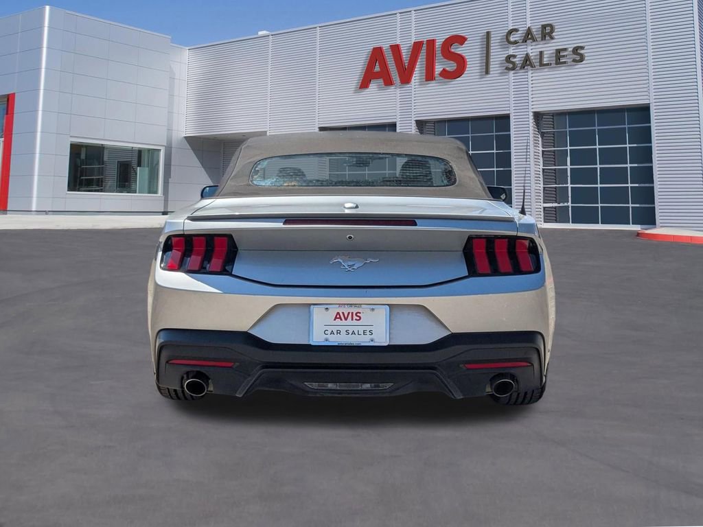 Used 2025 Ford Mustang Premium image 4