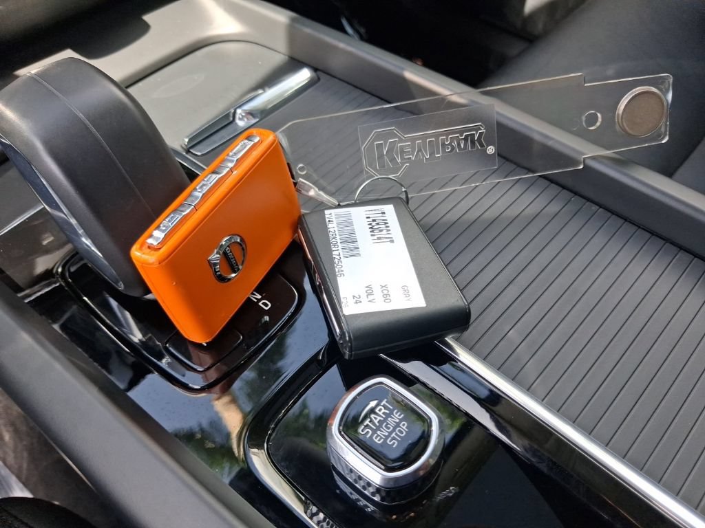 Used 2024 Volvo XC60 B5 Core AWD/4WD image 24