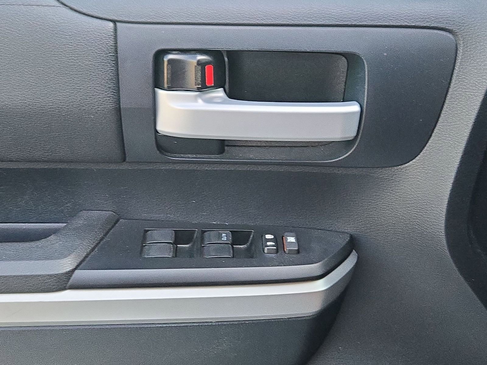 Used 2015 Toyota Tundra SR5 w/ SR5 Upgrade Package image 6