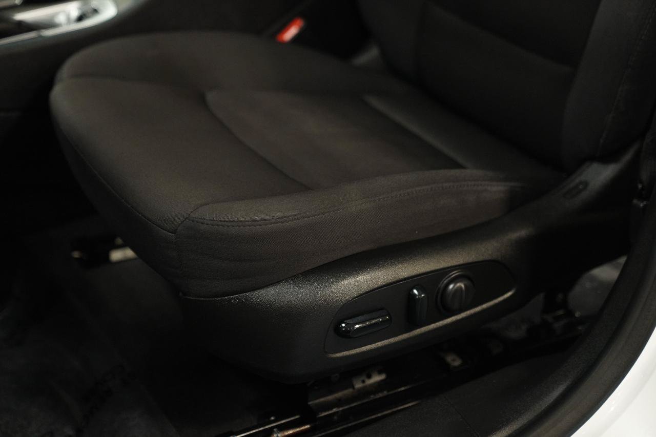 Used 2023 Chevrolet Malibu LT FWD image 24