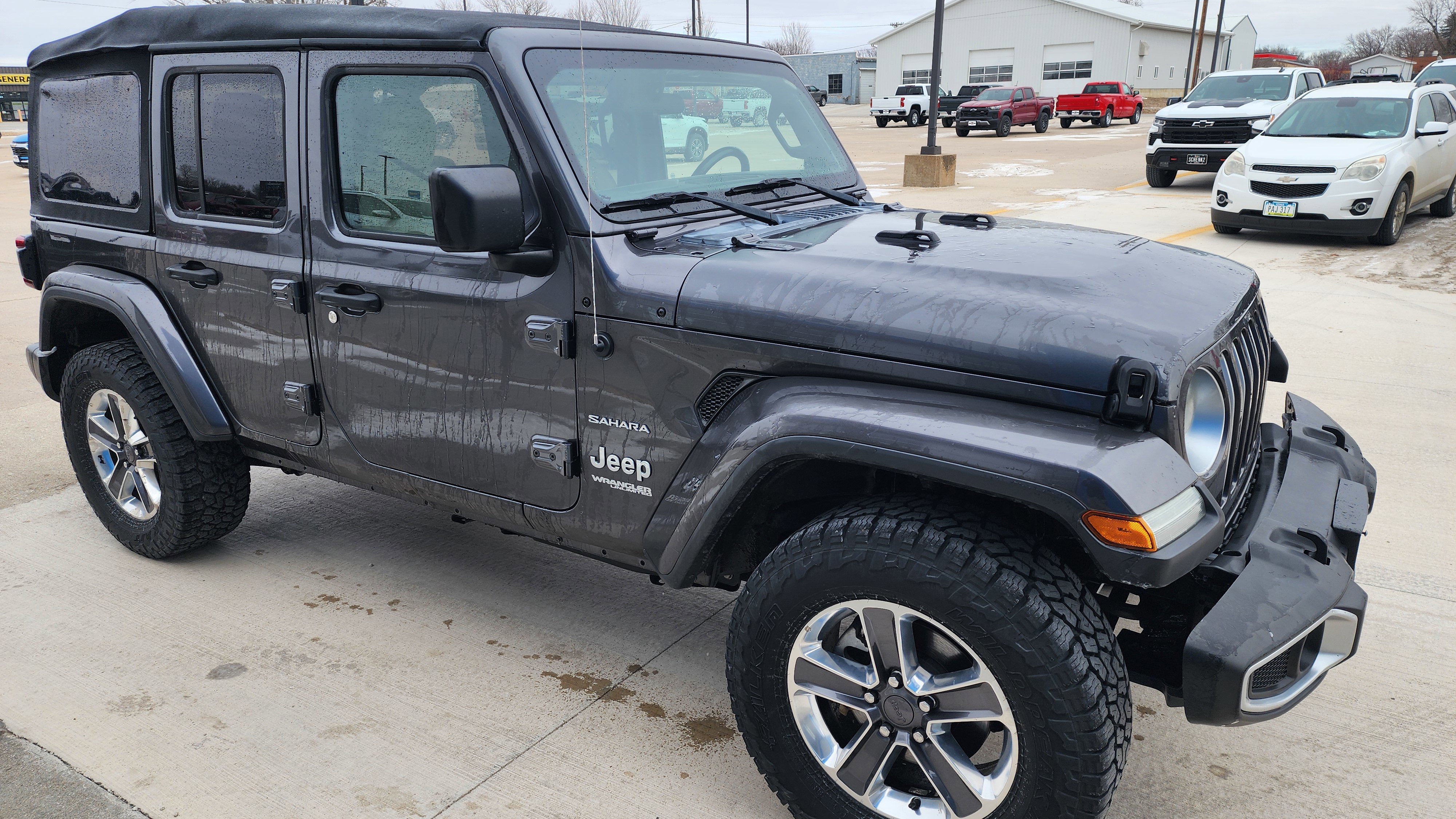 Used 2018 Jeep Wrangler Unlimited Sahara image 3