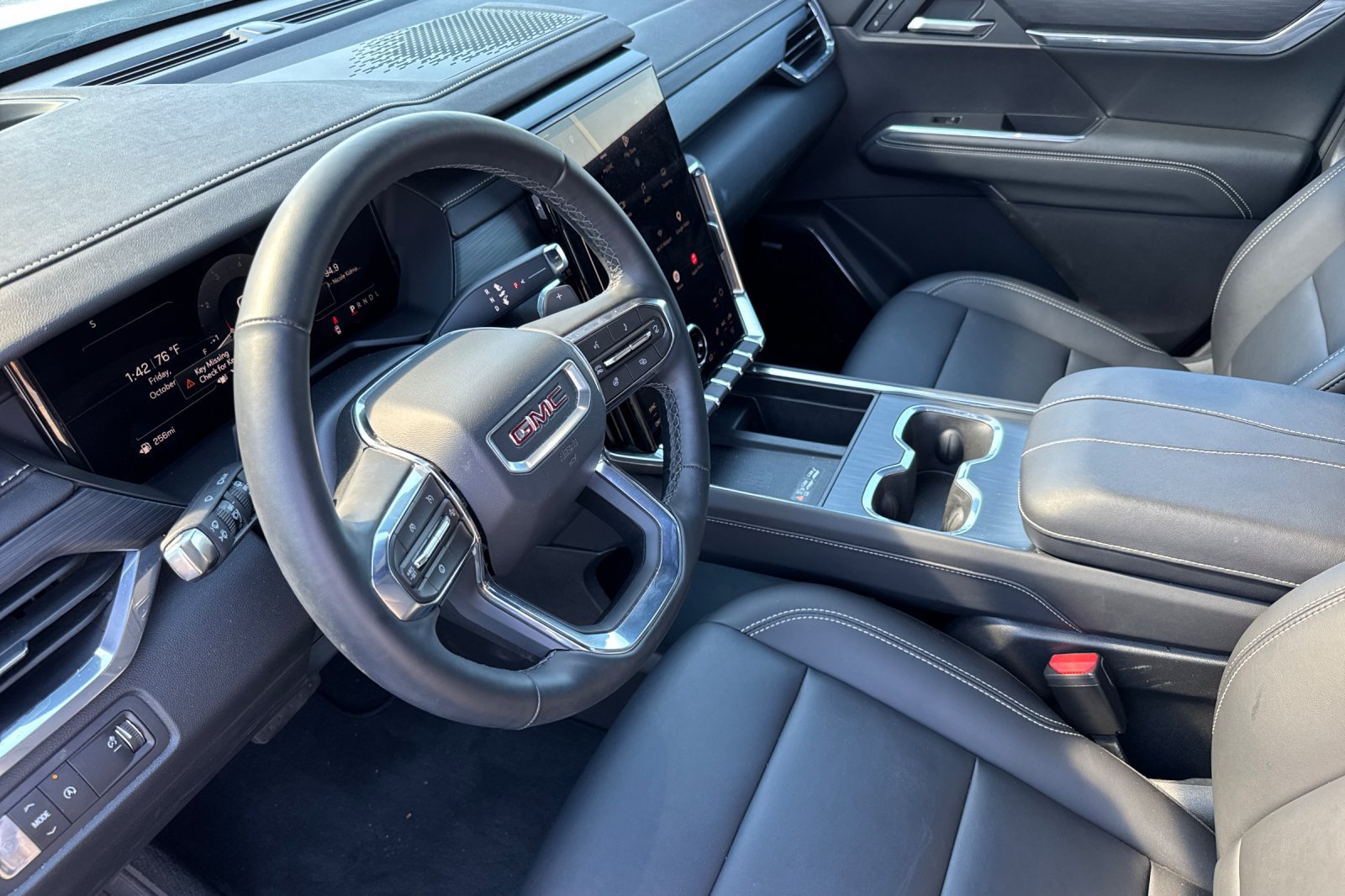 Used 2026 GMC Acadia Elevation w/ Elevation Premium Package FWD image 10