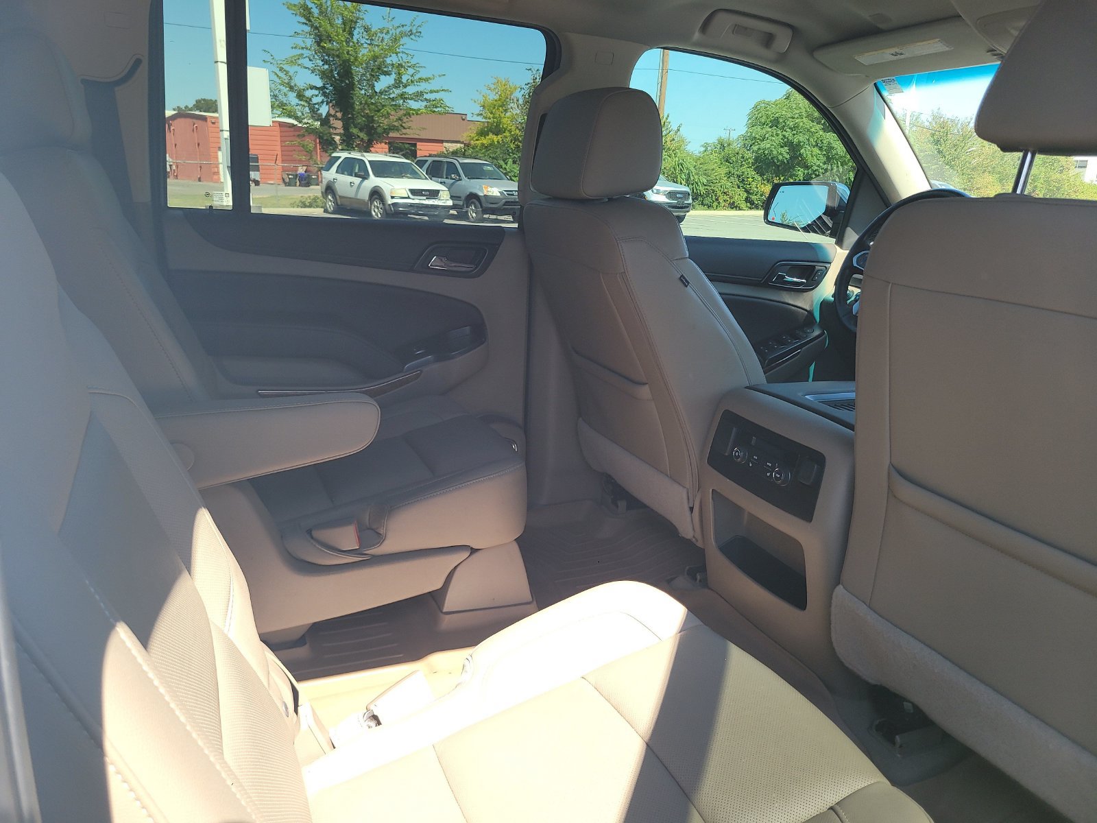 Used 2020 Chevrolet Suburban Premier AWD/4WD image 28