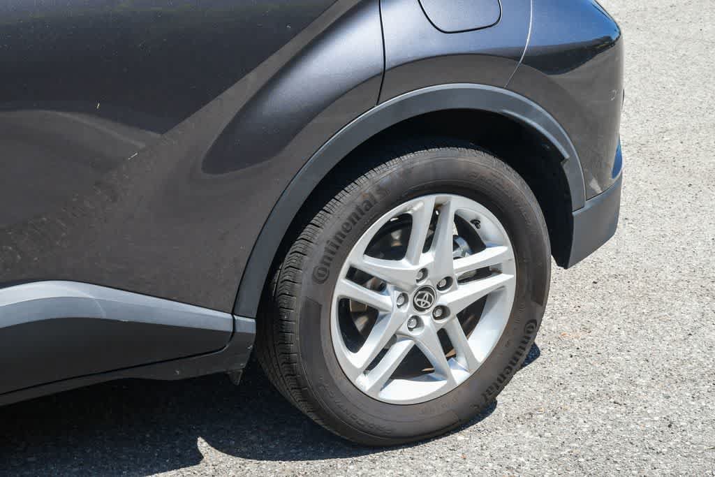 Used 2021 Toyota C-HR LE FWD image 11