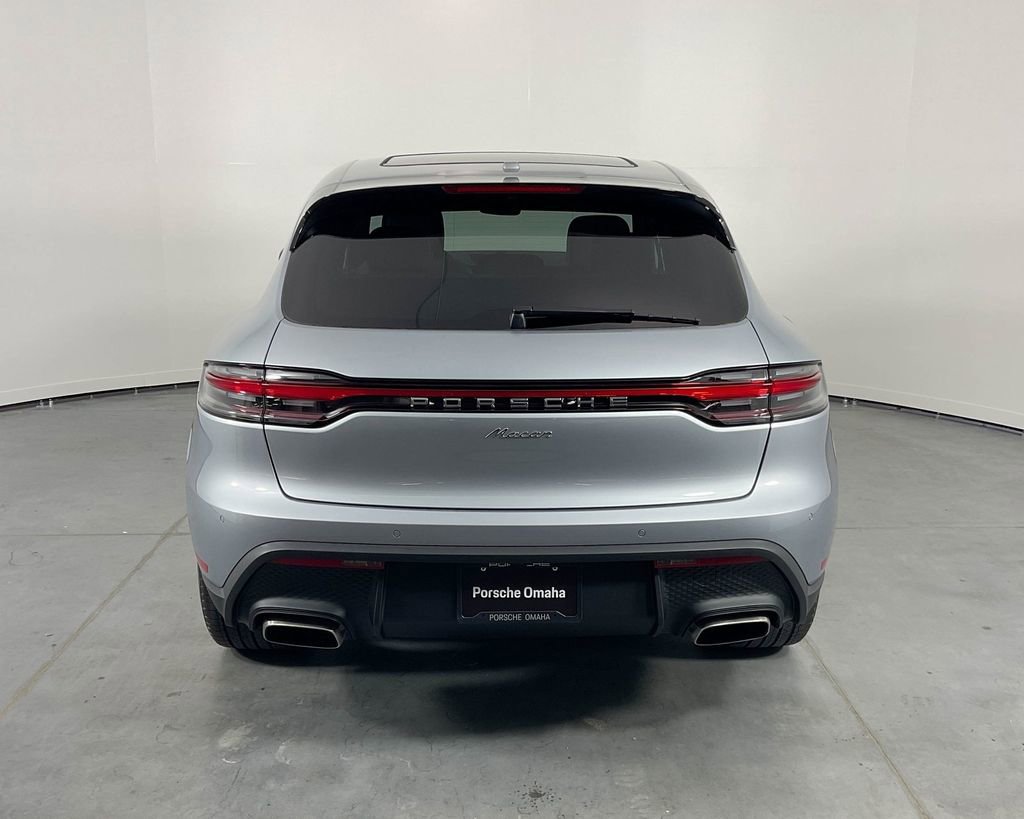 Certified 2025 Porsche Macan AWD/4WD image 6