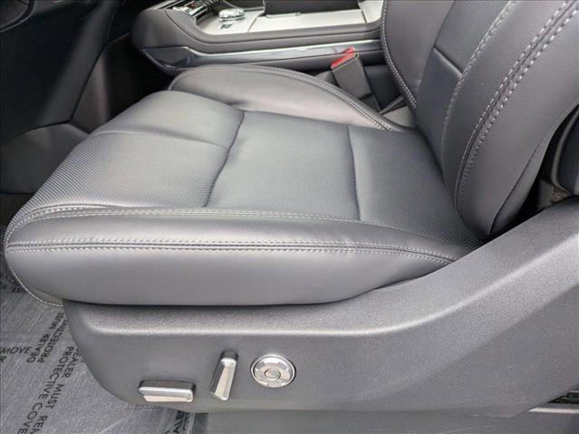 New 2025 Lincoln Navigator L Reserve w/ Jet Appearance Package image 4