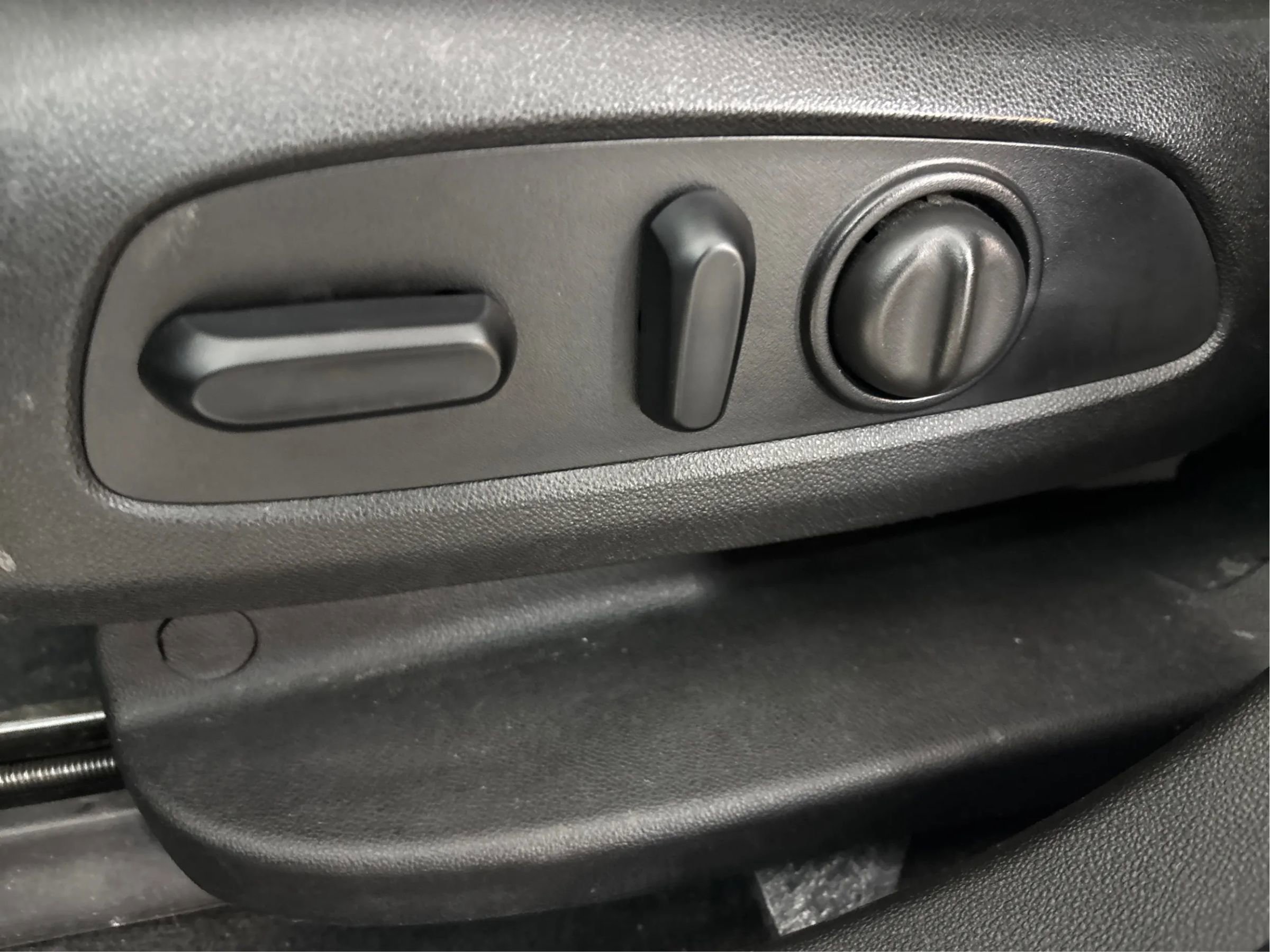 Used 2018 GMC Acadia SLT image 25