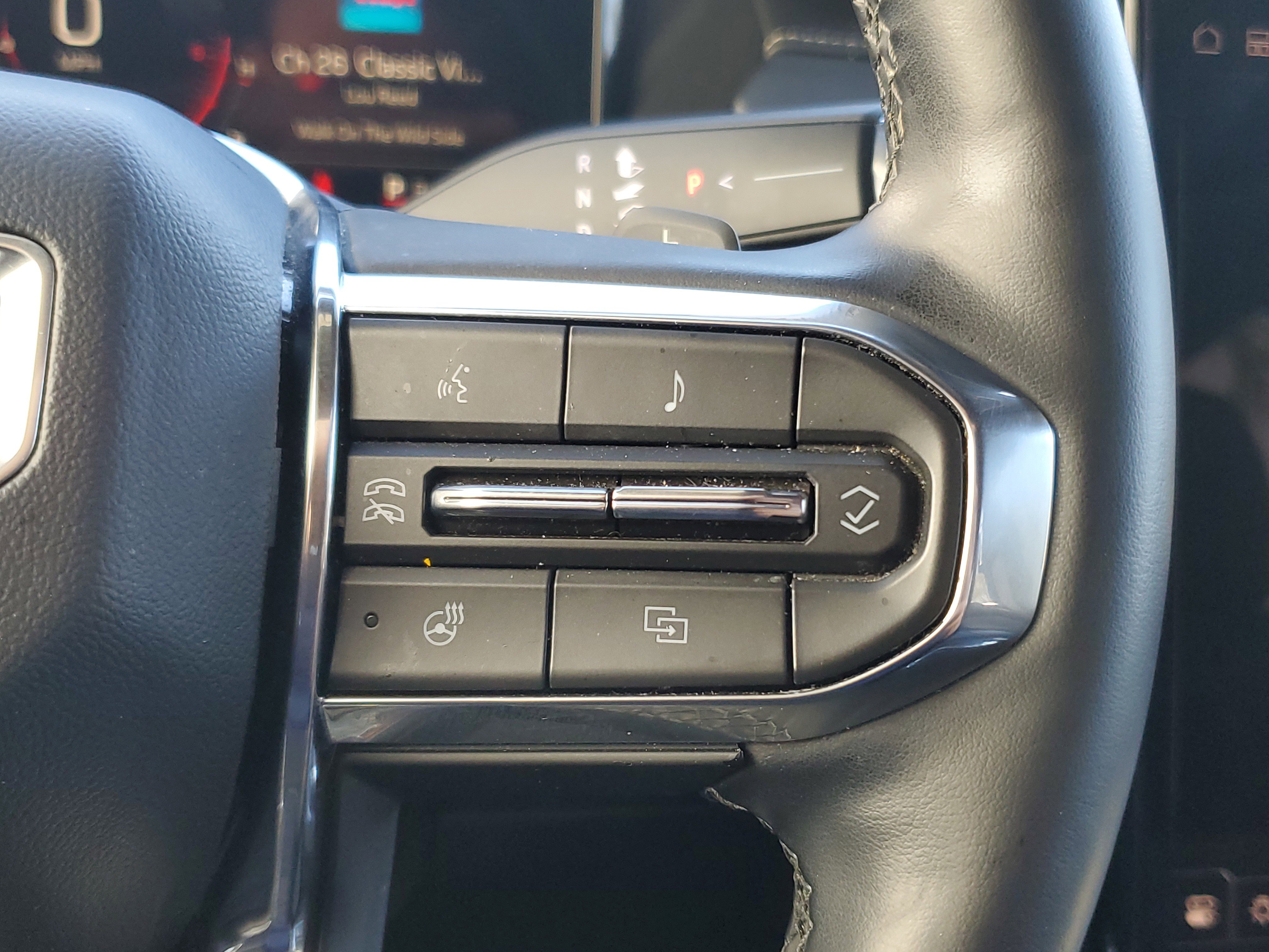 Used 2025 GMC Acadia Elevation image 25