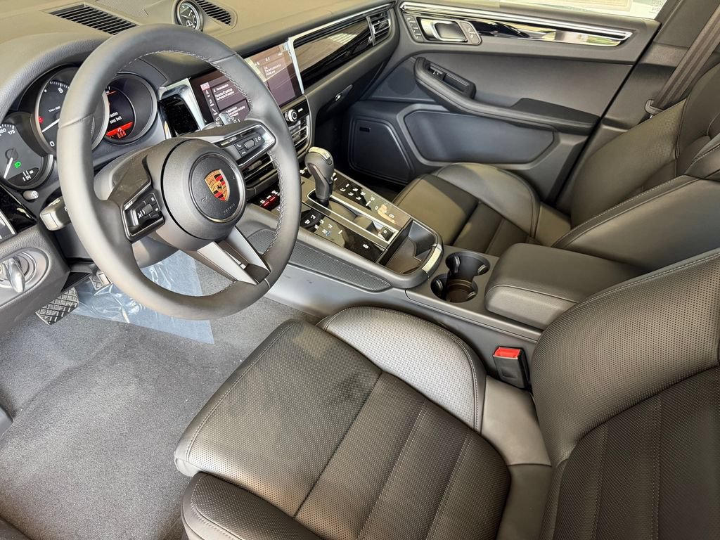New 2026 Porsche Macan AWD/4WD image 4