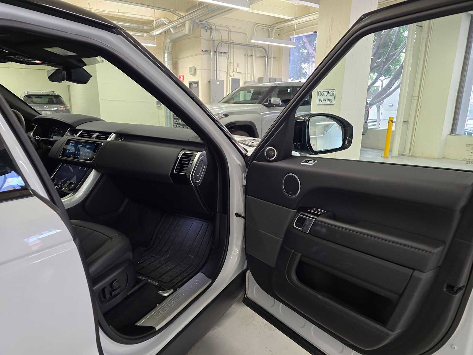 Used 2019 Land Rover Range Rover Sport HSE image 12