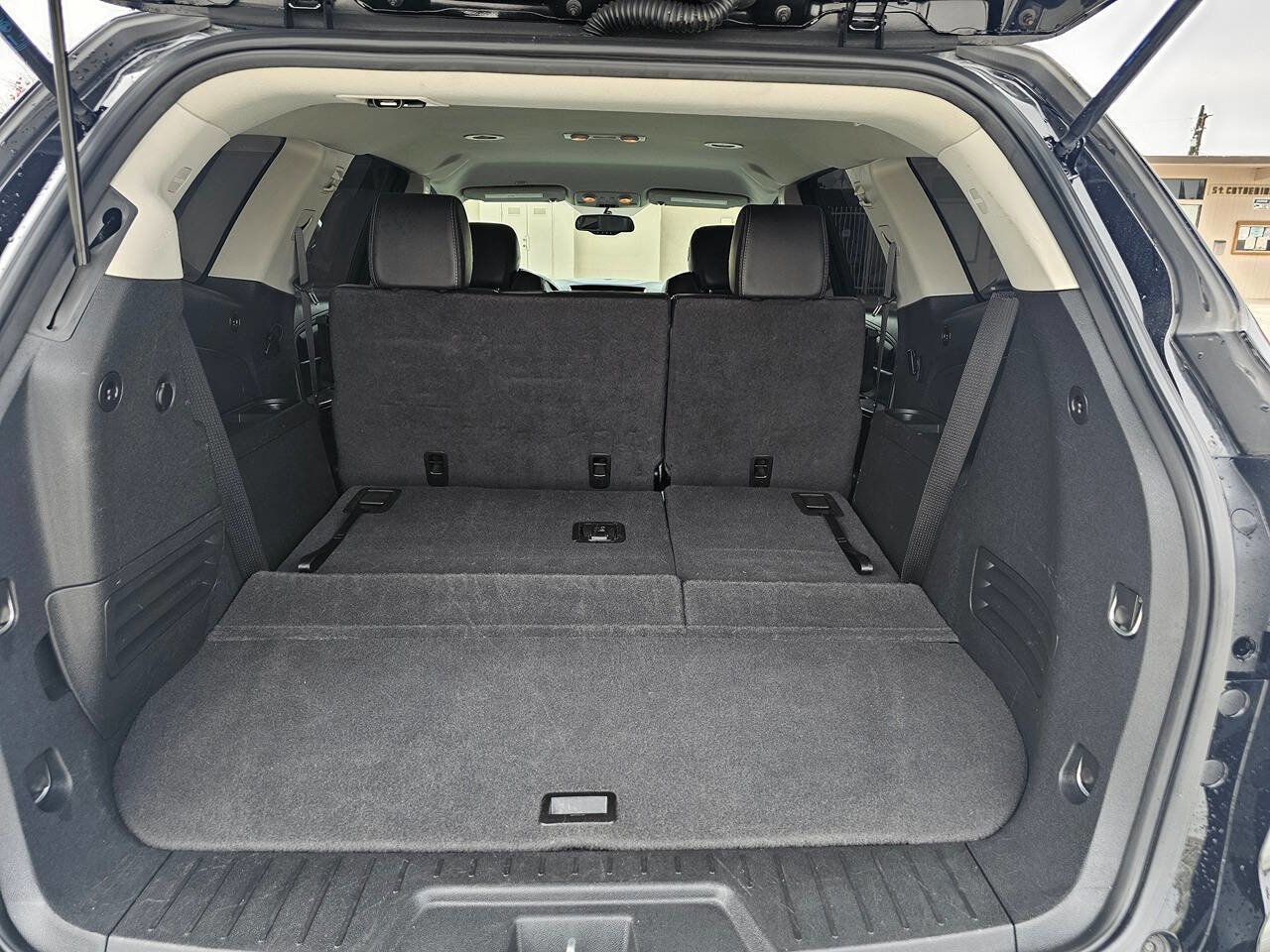 Used 2017 Chevrolet Traverse LT image 23