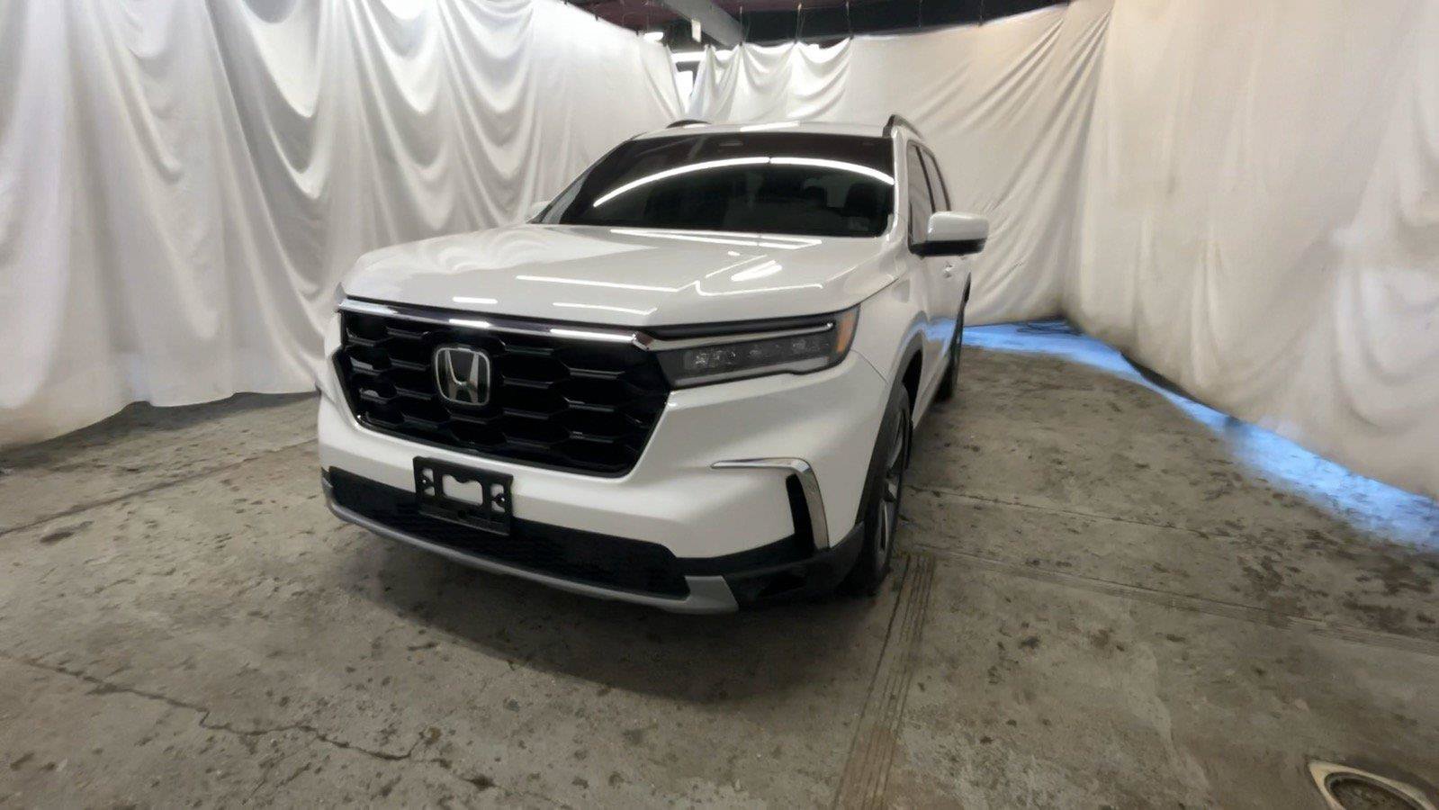 Used 2025 Honda Pilot Elite image 12