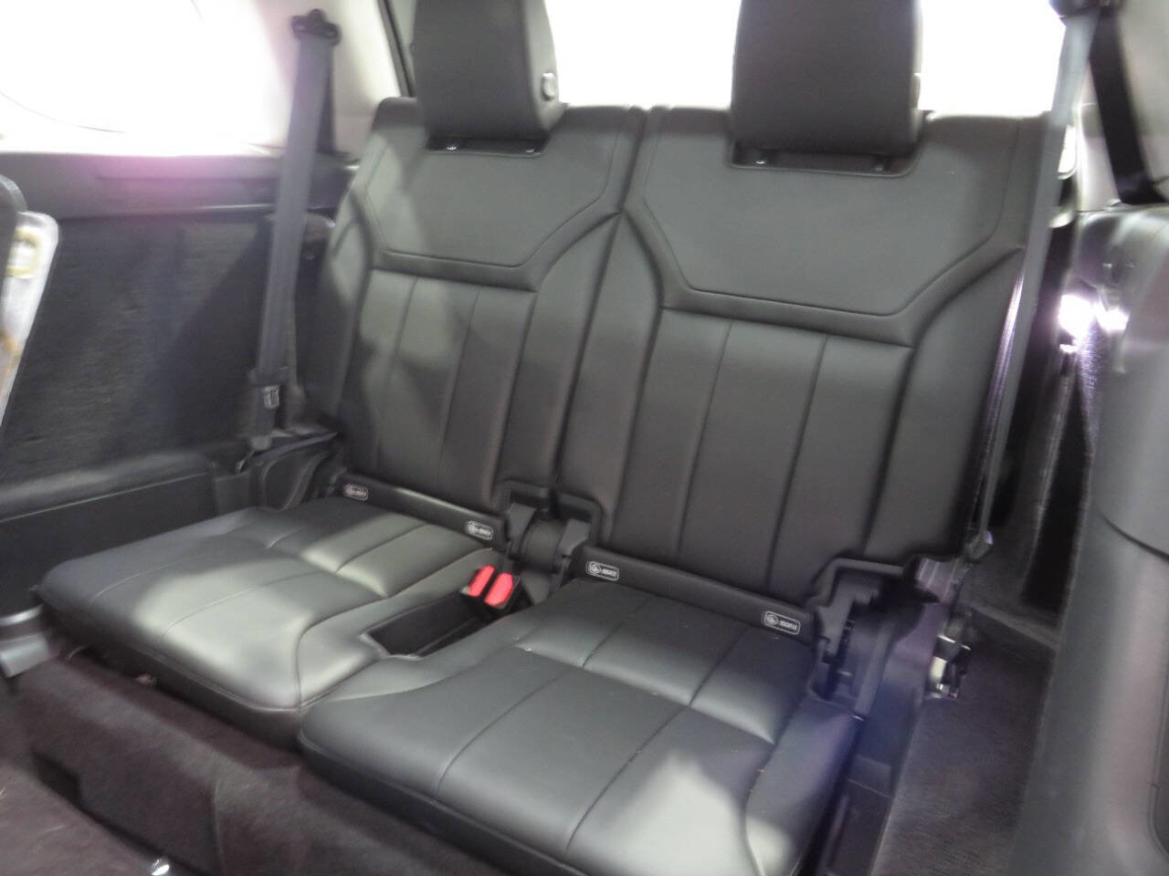 Used 2018 Land Rover Discovery SE AWD/4WD image 15