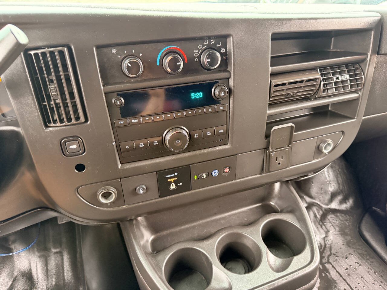 Used 2018 Chevrolet Express 2500 RWD image 29