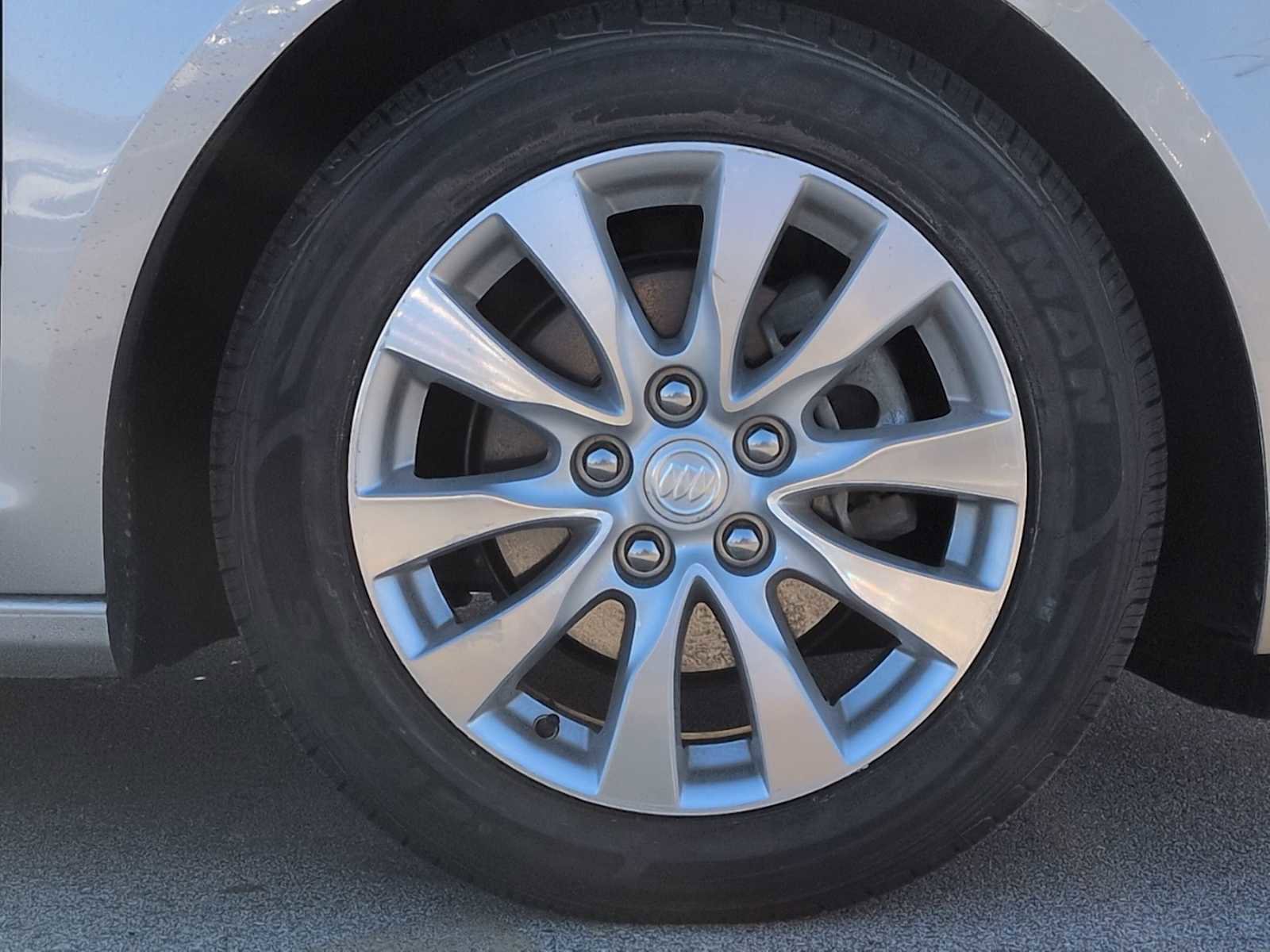 Used 2015 Buick LaCrosse image 14