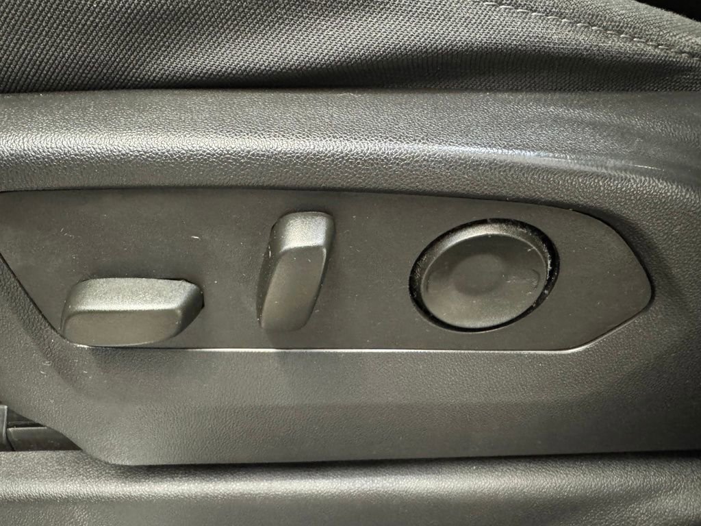 Used 2023 Chevrolet Silverado 1500 LT image 29