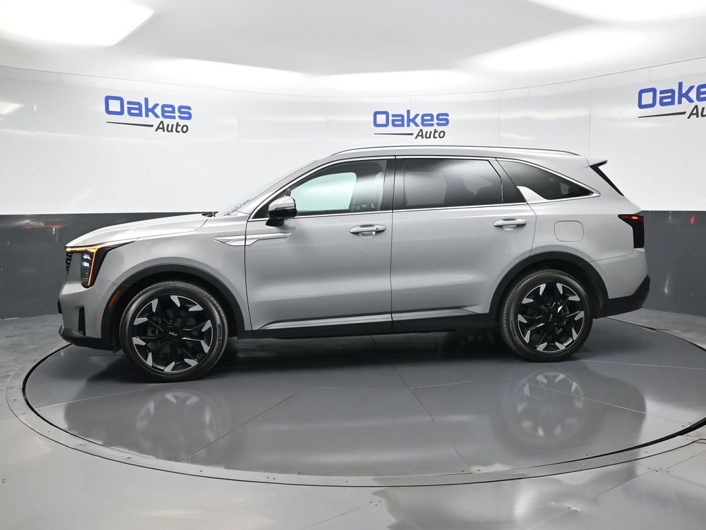 Certified 2024 Kia Sorento EX w/ Panoramic Sunroof Package image 5