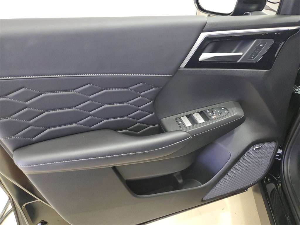 New 2025 Mitsubishi Outlander SEL image 17