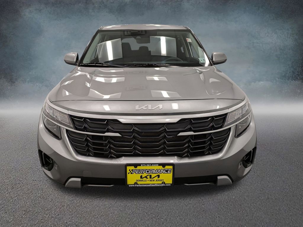 Used 2024 Kia Seltos LX AWD/4WD image 2