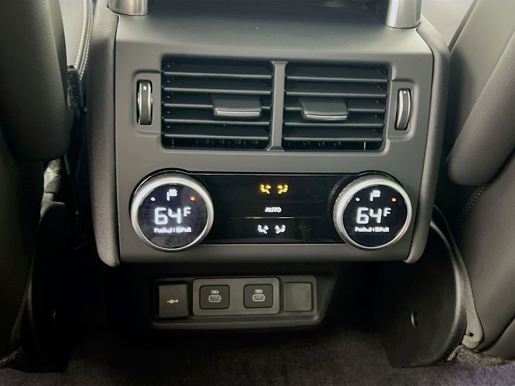 Used 2025 Land Rover Discovery Dynamic SE image 27