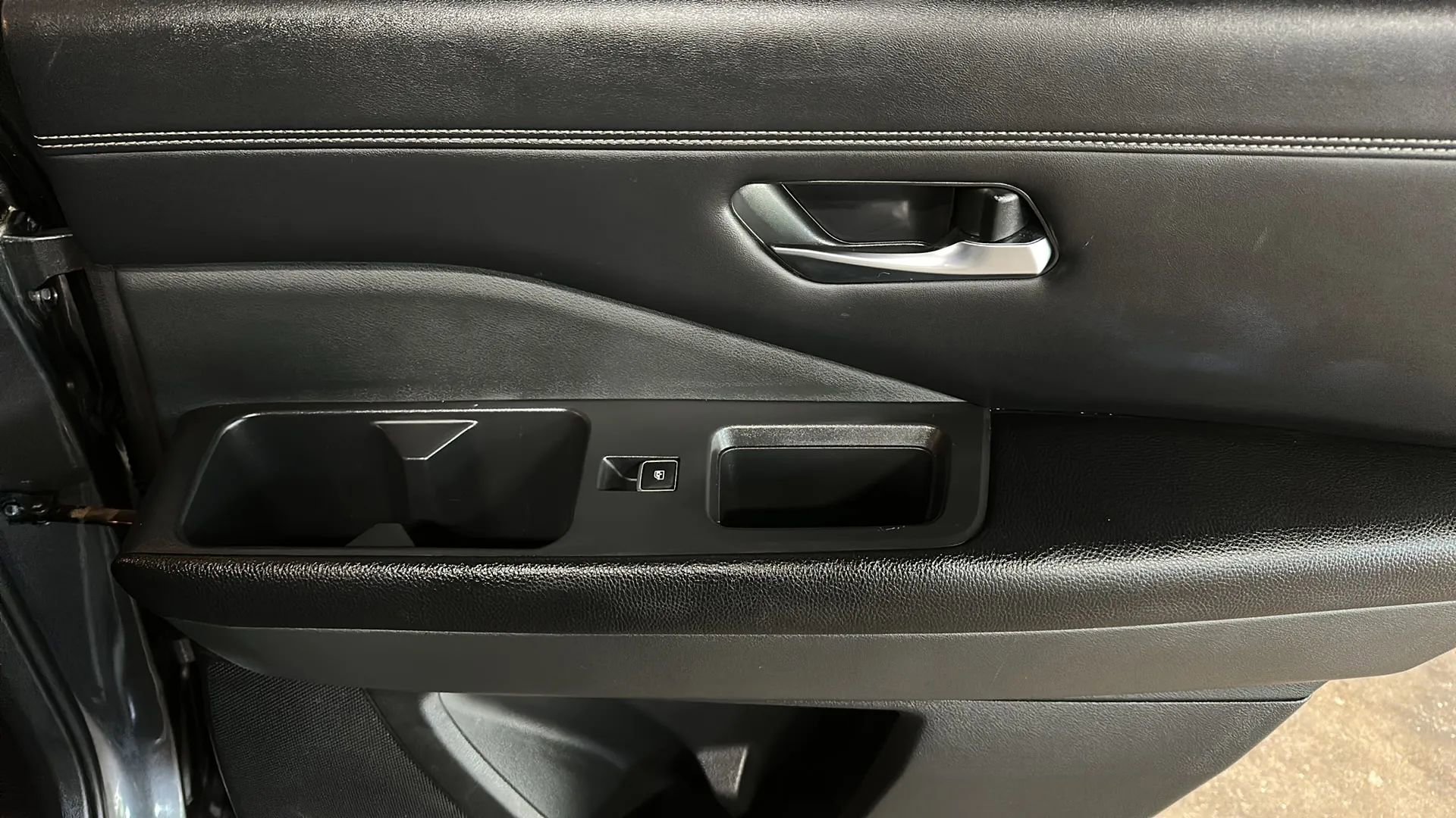 Used 2022 Nissan Pathfinder Platinum w/ Cargo Package image 19