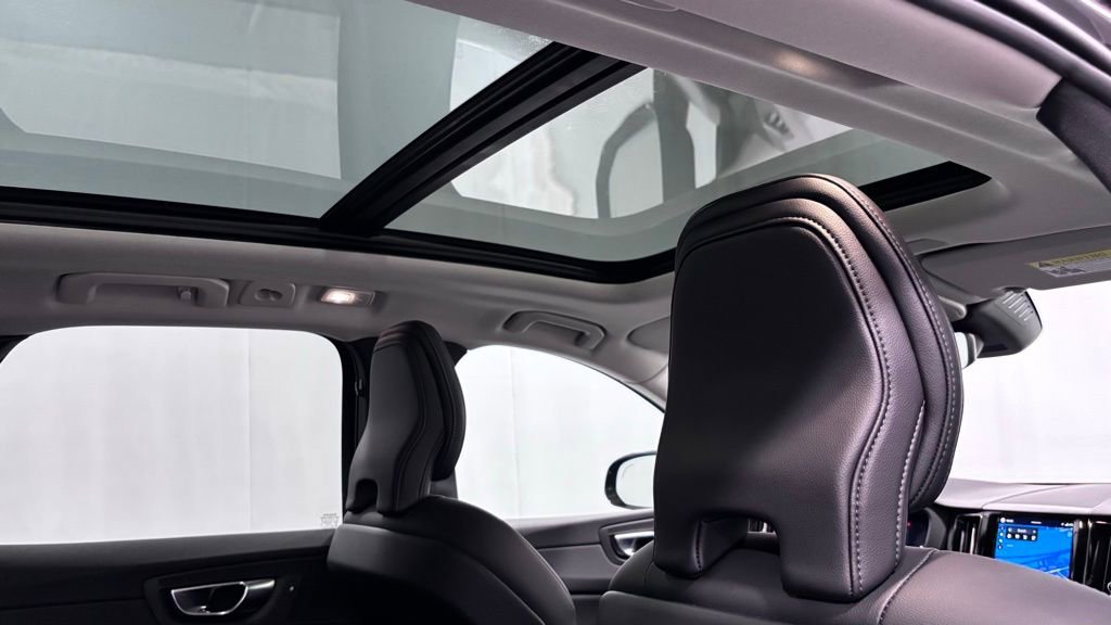 Certified 2025 Volvo XC60 B5 Core AWD/4WD image 26