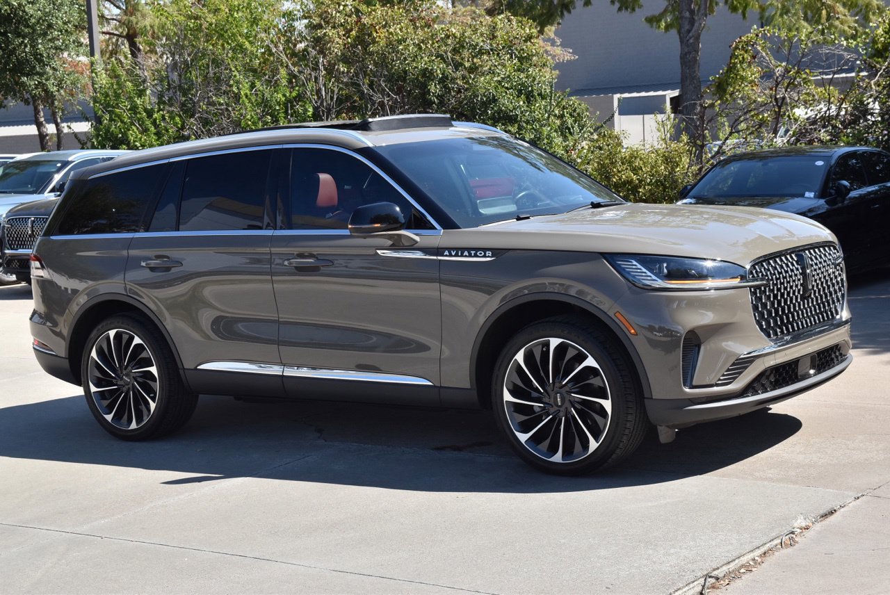 Certified 2025 Lincoln Aviator Reserve w/ Equipment Group 201A AWD/4WD image 5