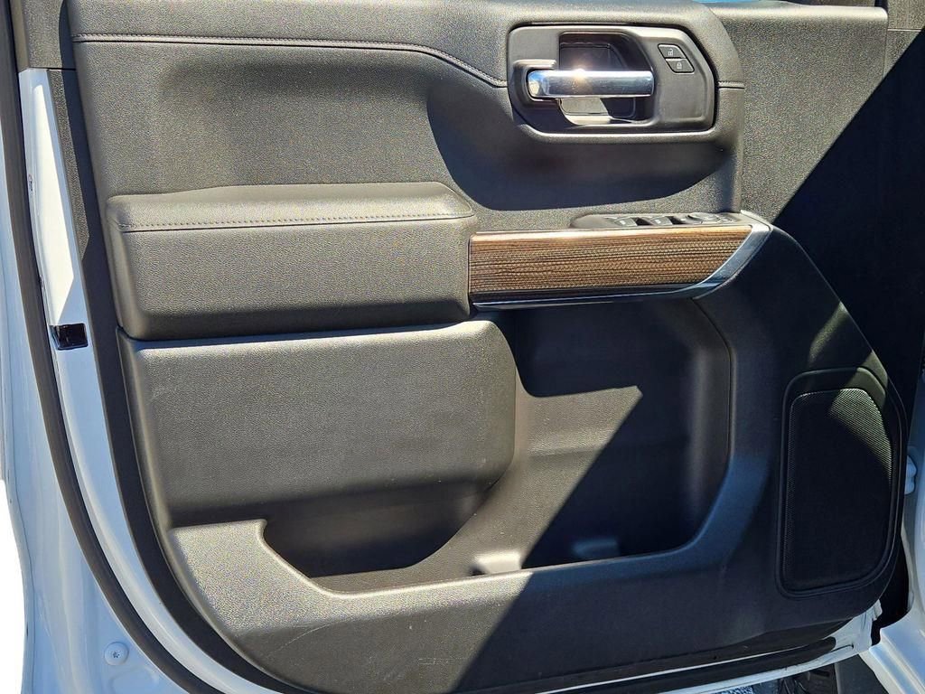 Used 2021 Chevrolet Silverado 1500 LT Trail Boss w/ LPO, Dark Essentials Package image 16