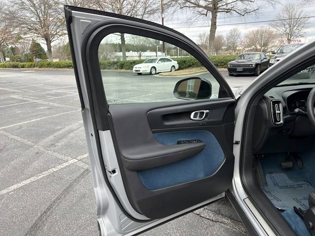 Used 2023 Volvo XC40 Recharge Plus image 24
