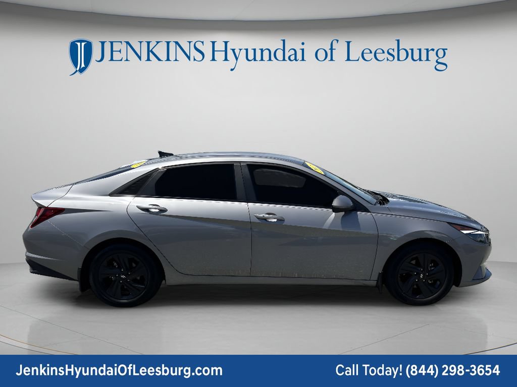 Used 2021 Hyundai Elantra SEL w/ Convenience Package FWD image 3