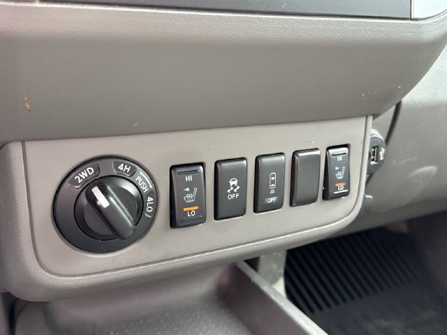 Used 2017 Nissan Frontier SV w/ SV Value Truck Package AWD/4WD image 32