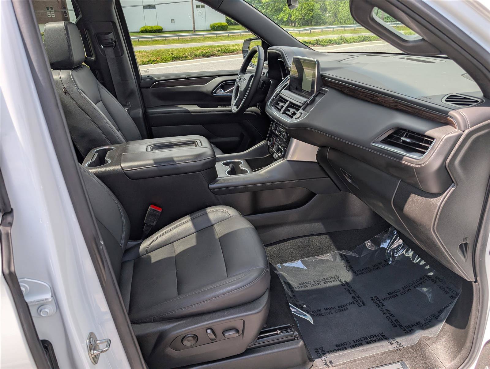 Used 2023 Chevrolet Tahoe Z71 w/ Luxury Package AWD/4WD image 11