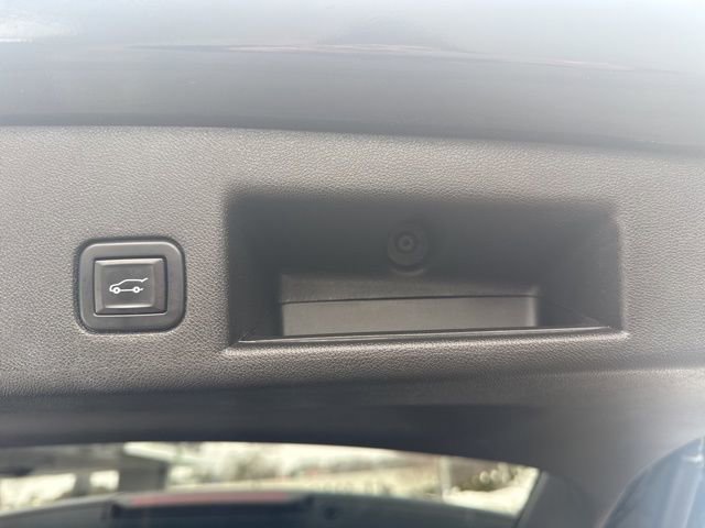 Used 2020 Chevrolet Equinox LT w/ Midnight Edition image 31