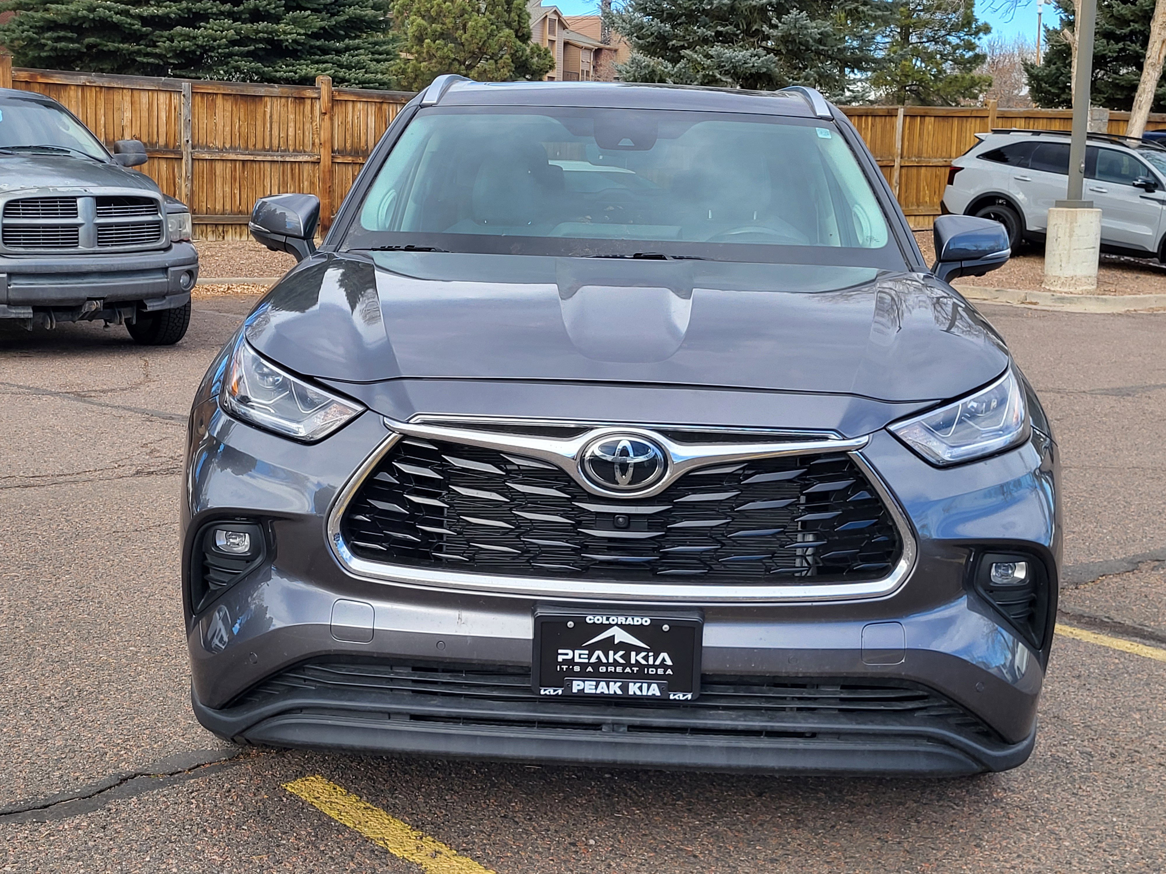 Used 2023 Toyota Highlander Limited image 5