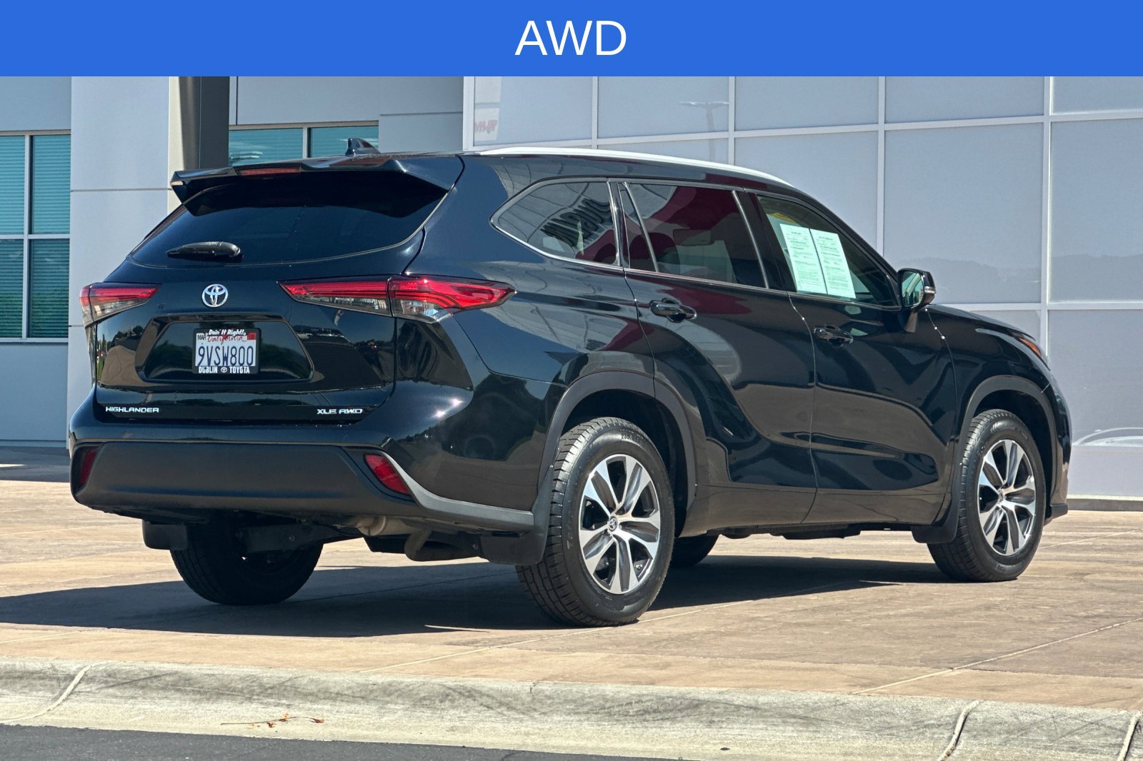 Used 2022 Toyota Highlander XLE AWD/4WD image 4