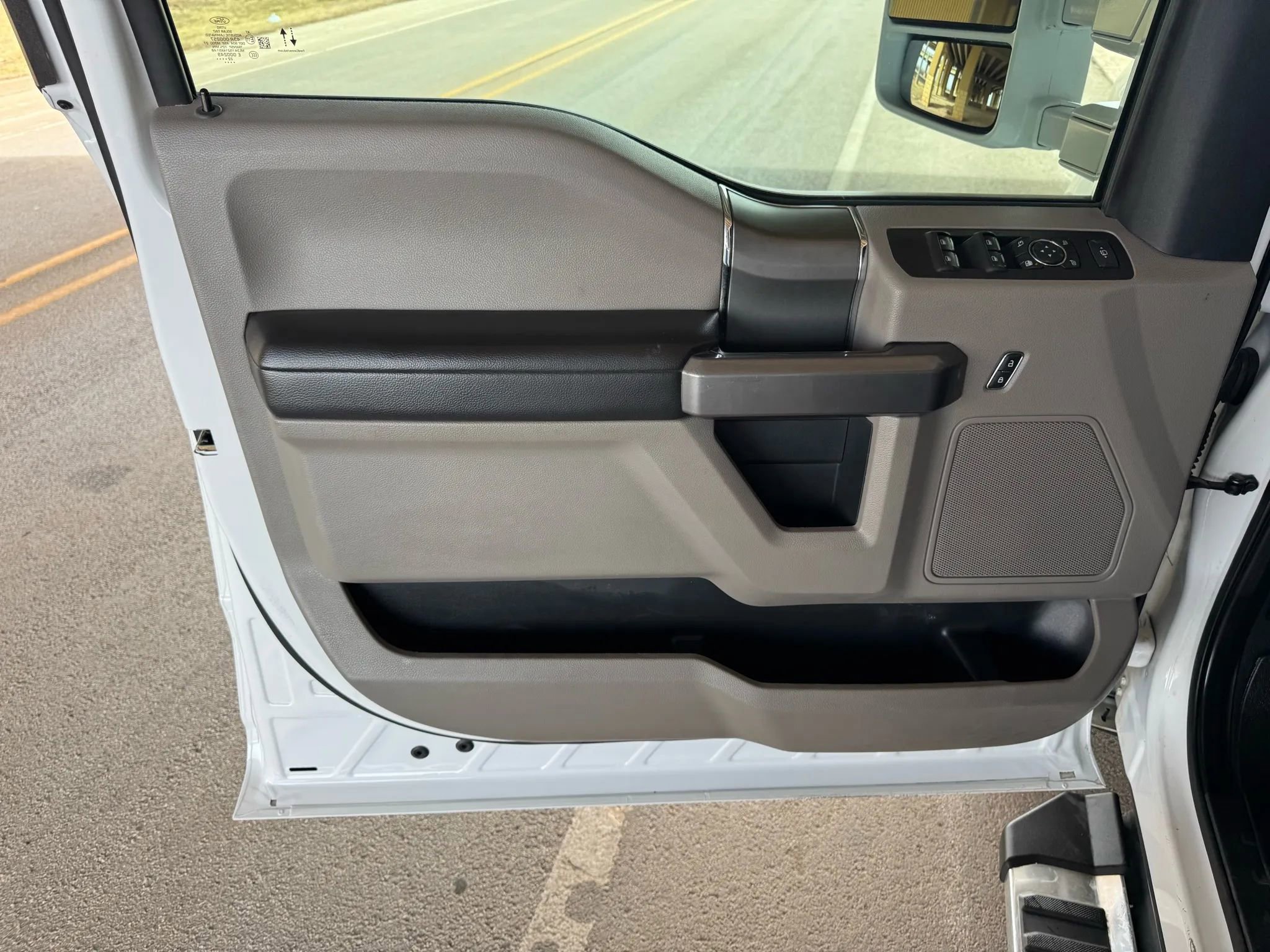 Used 2022 Ford F350 XLT w/ XLT Premium Package image 10