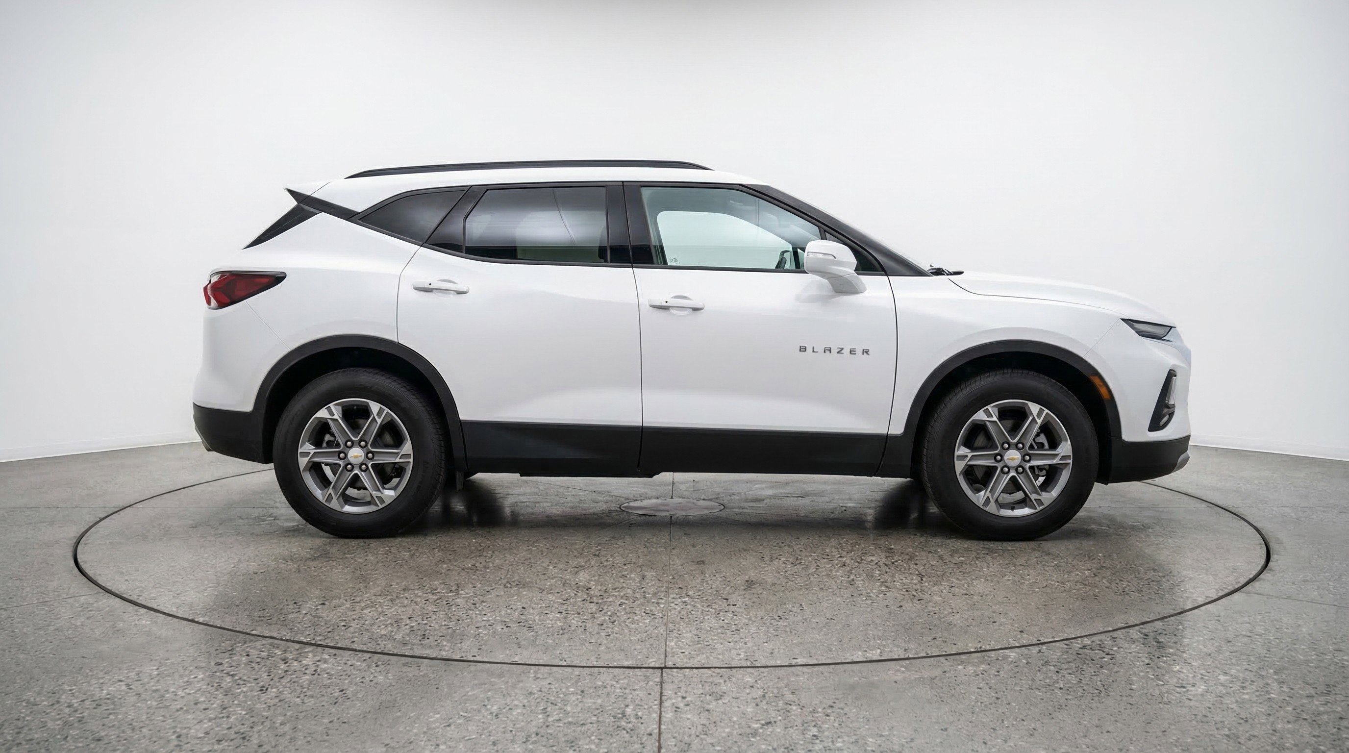 Used 2025 Chevrolet Blazer LT FWD image 11