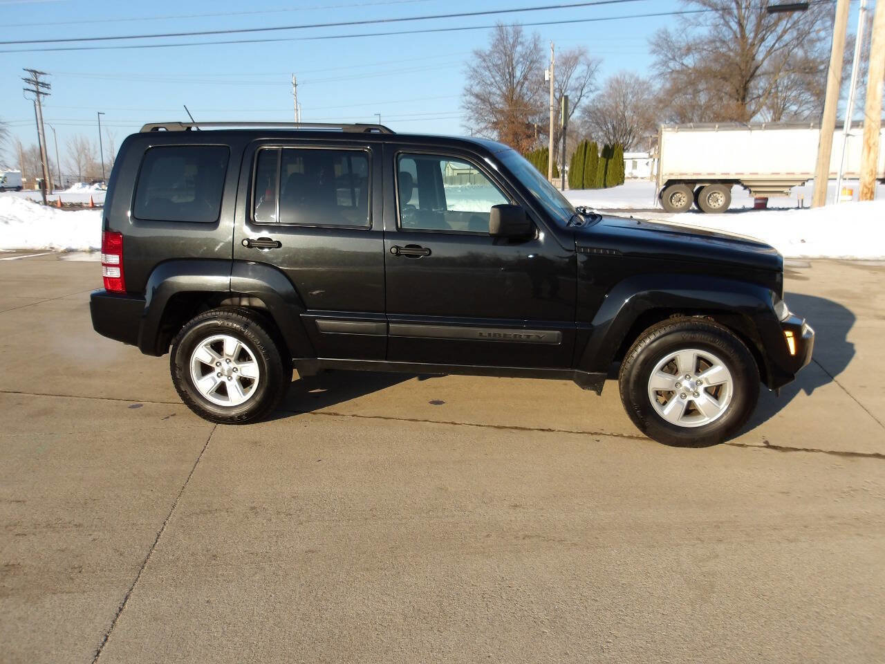 Used 2009 Jeep Liberty Sport w/ Popular Equipment Group image 9