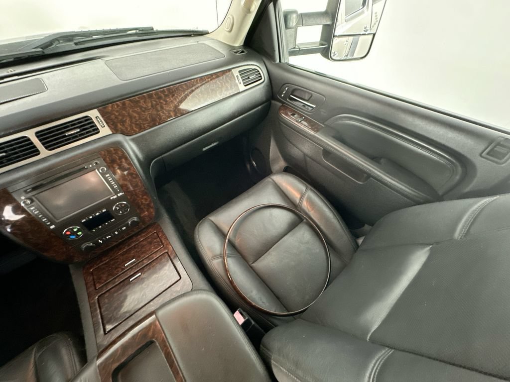 Used 2013 GMC Sierra 2500 Denali w/ Suspension Package, Off-Road AWD/4WD image 6