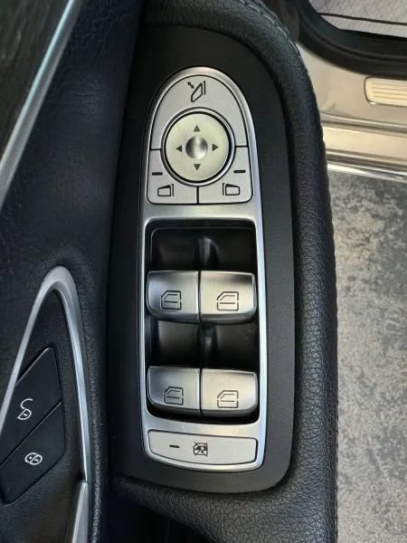Used 2019 Mercedes-Benz C 300 4MATIC Sedan image 42