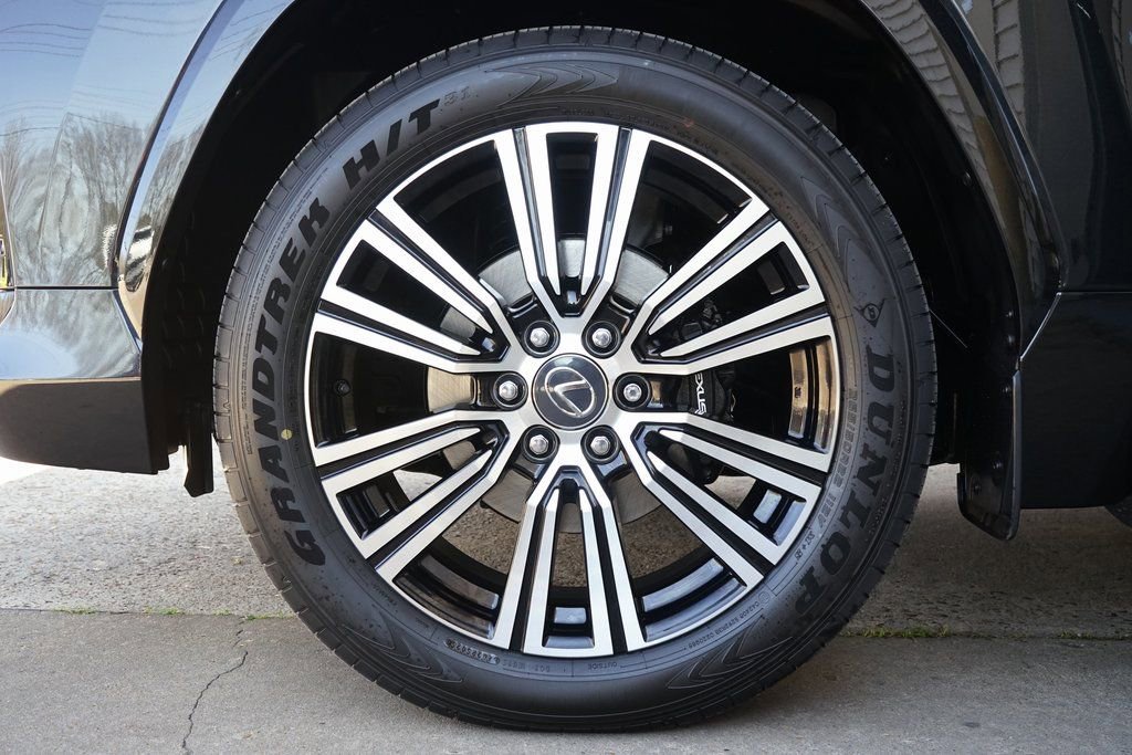 Used 2026 Lexus LX 600 4WD w/ Accessory Package (Z1) image 39