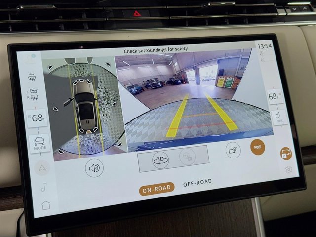 New 2026 Land Rover Range Rover SE image 17