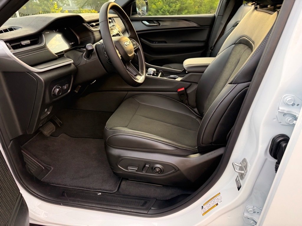 New 2025 Jeep Grand Cherokee L Altitude image 7