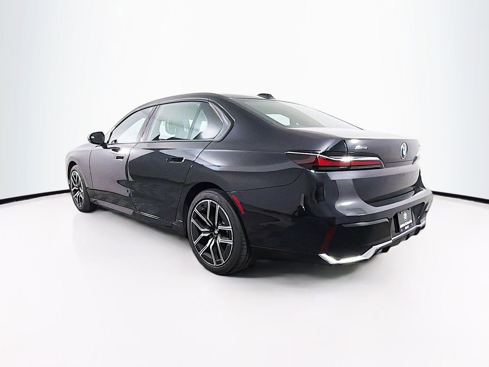 Used 2025 BMW 740i xDrive image 5