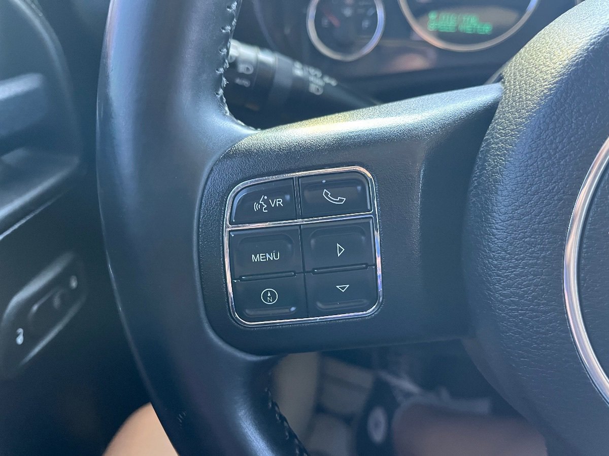 Used 2015 Jeep Wrangler Unlimited Sahara w/ Connectivity Group AWD/4WD image 17
