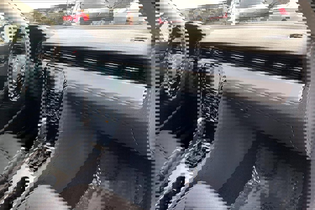 Used 2022 Volkswagen Passat 2.0T SE image 13