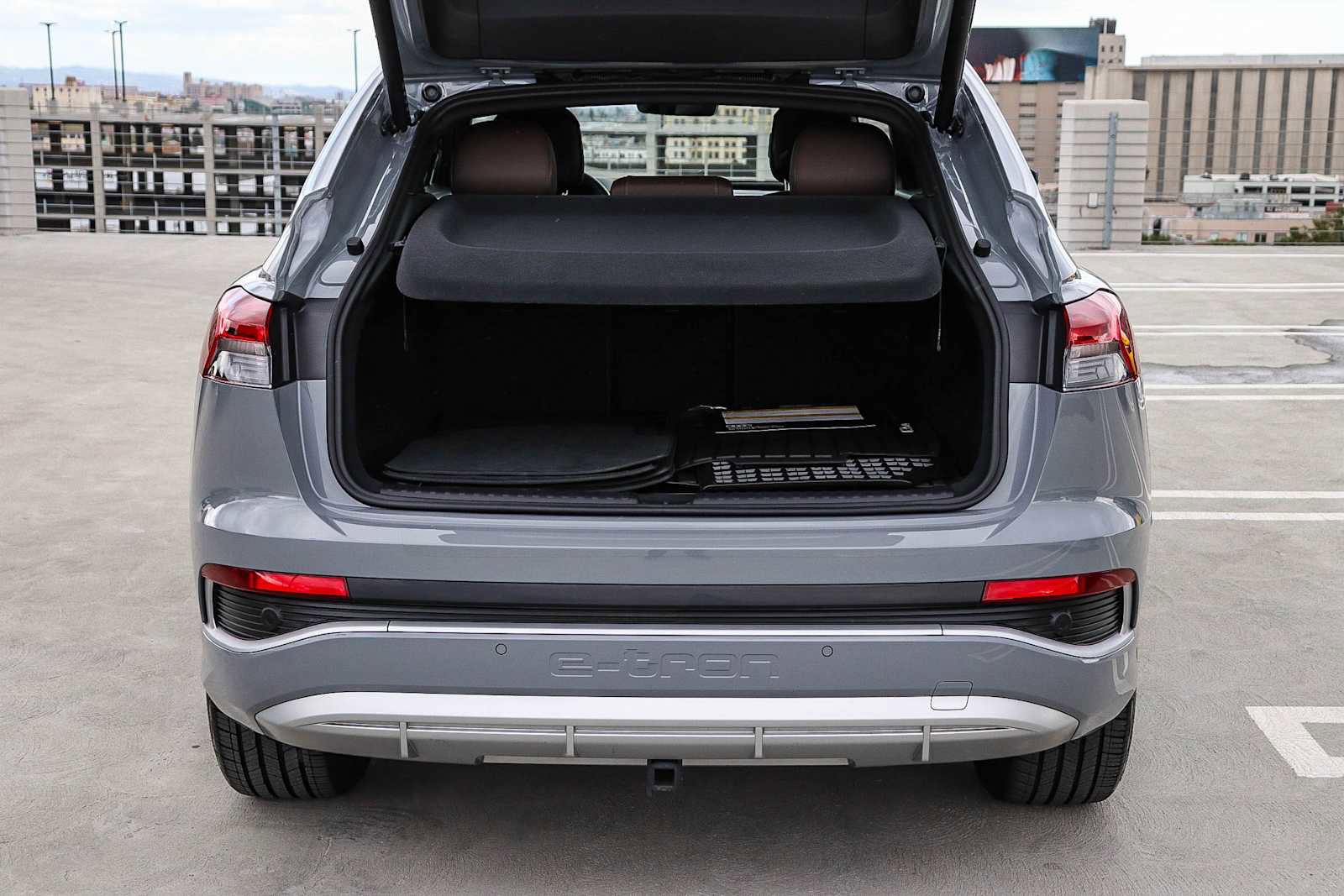 Used 2023 Audi Q4 e-tron Prestige image 36