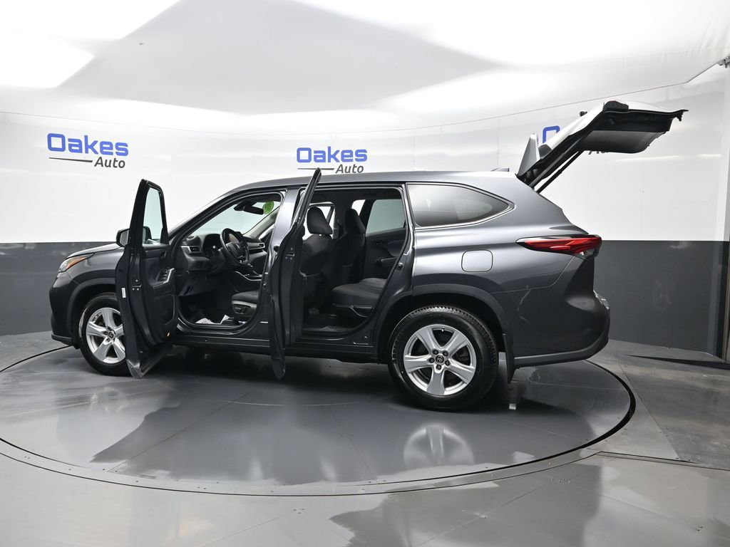 Used 2020 Toyota Highlander LE image 55